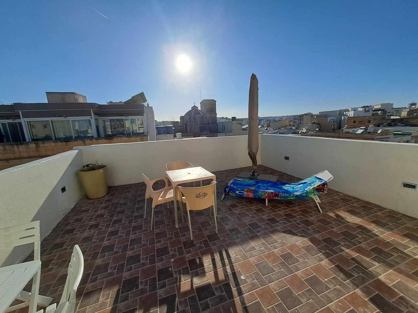 St Julians Penthouse 3 Minutes Walk From Seafront * Sliema
